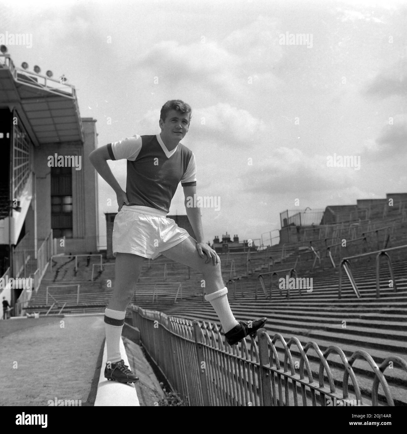 FOOTBALLER BAKER AT ARSENAL FOOTBALL CLUB GROUND IN LONDON - ; 3 AUGUST 1962 Stock Photo