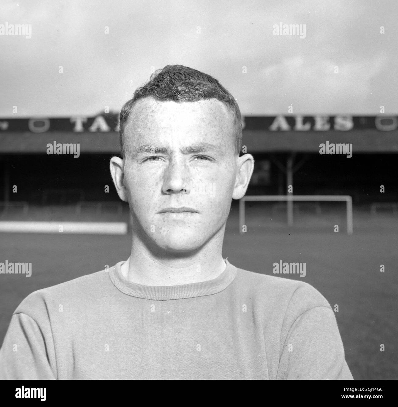 BRIAN POWNEY - PORTRAIT OF FOOTBALLER, PLAYER OF BRIGHTON & HOVE FC FOOTBALL CLUB TEAM - ; 9 AUGUST 1962 Stock Photo