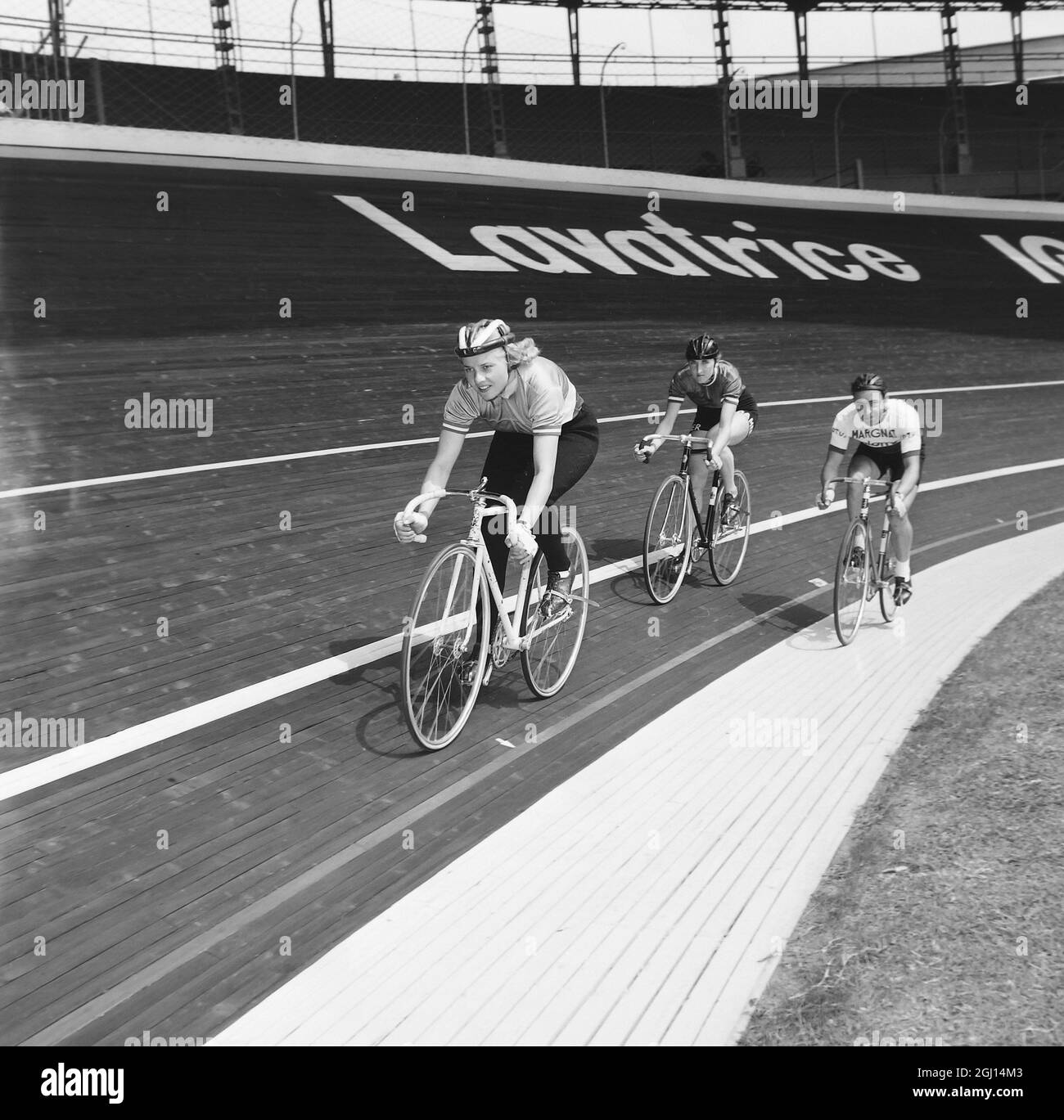 RENEE GANNEAU IN TRAINING FOR WORLD CYCLE CHAMPIONSHIPS - ; 26 AUGUST 1962 Stock Photo