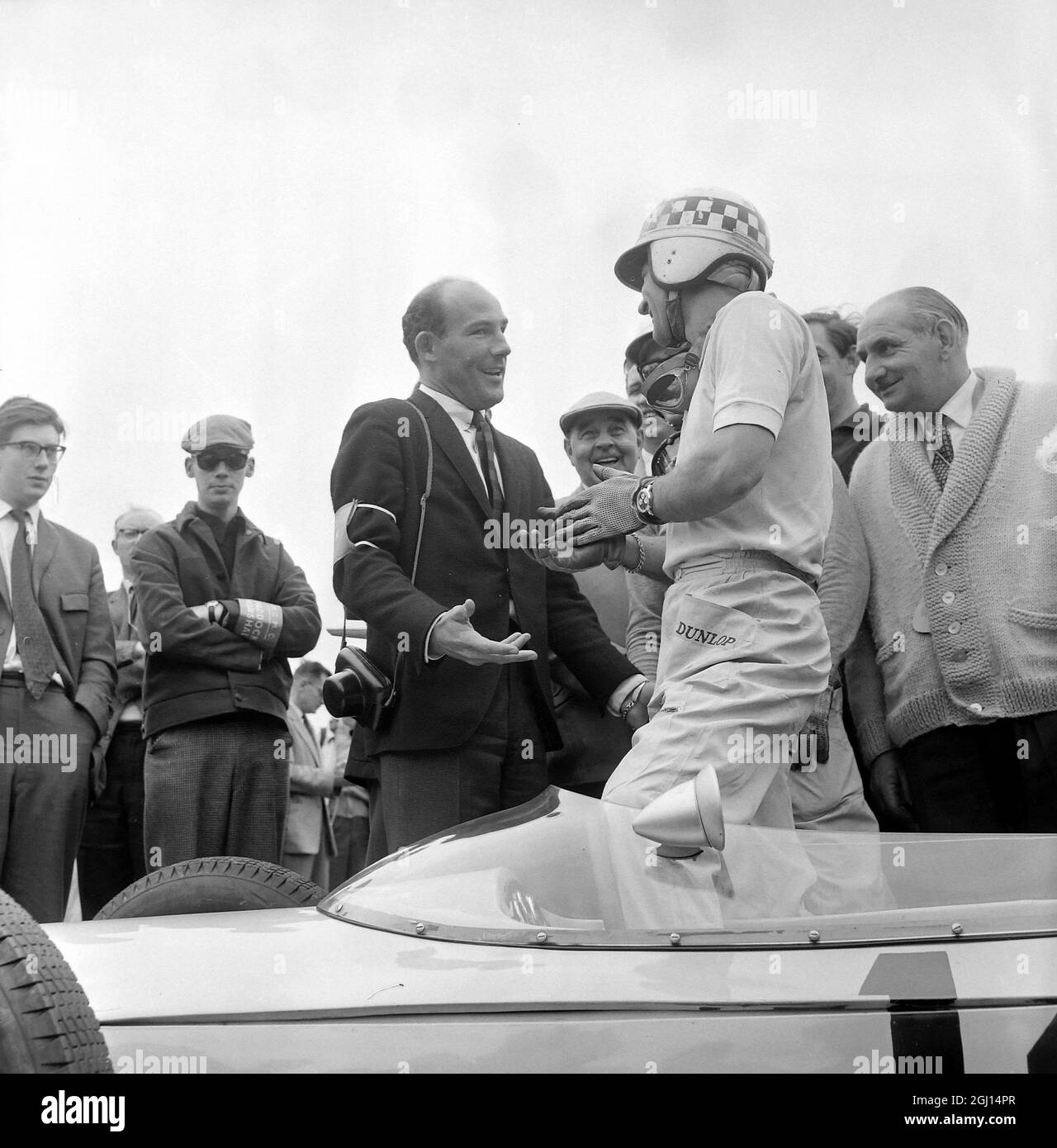 INNES IRELAND IN COCKPIT WITH BRITISH RACING DRIVER STIRLING MOSS - ; 2 SEPTEMBER 1962 Stock Photo