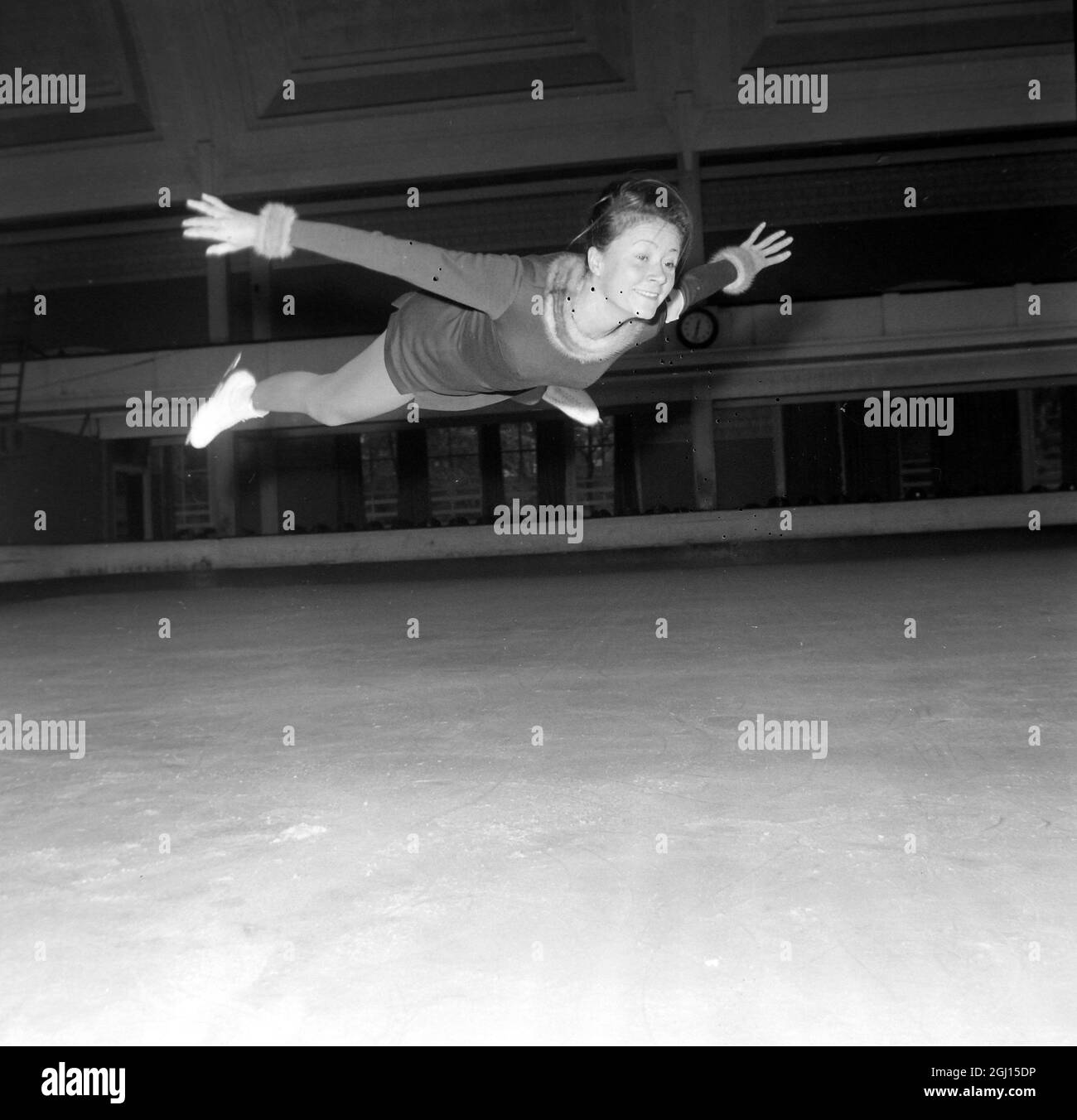 ICE SKATING NICOLE HASSLER FLYING LEAP PRACTISING RICHMOND TROPHY ; 5