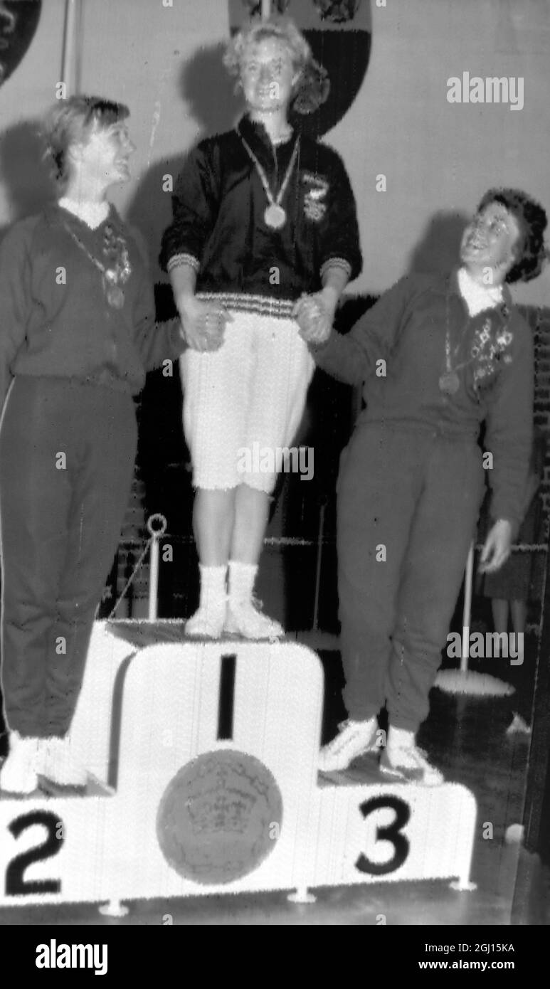 HORNER JANET FENCER 3RD AT ATHLETICS COMMONWEALTH GAMES IN PERTH - ; 23 NOVEMBER 1962 Stock Photo