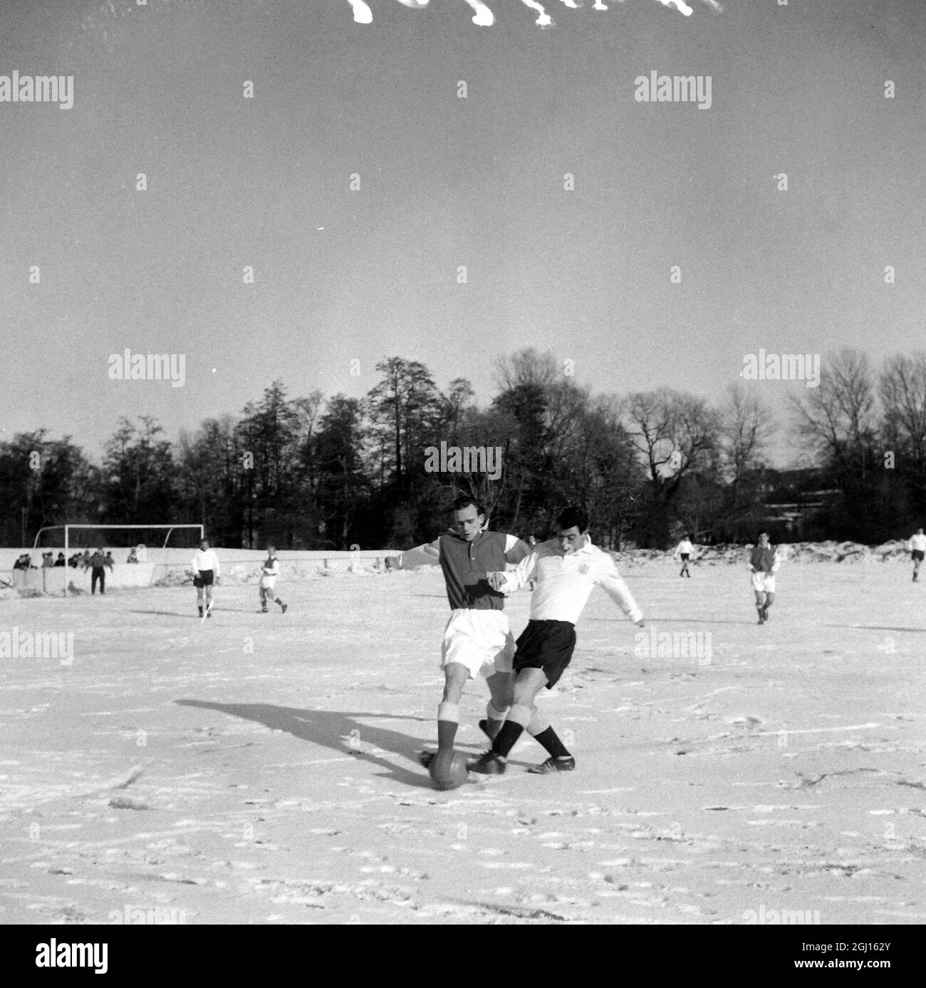 JOHNNY HAYNES IN ACTION FULHAM FOOTBALL CLUB v WEST HAM - ; 22 JANUARY 1963 Stock Photo