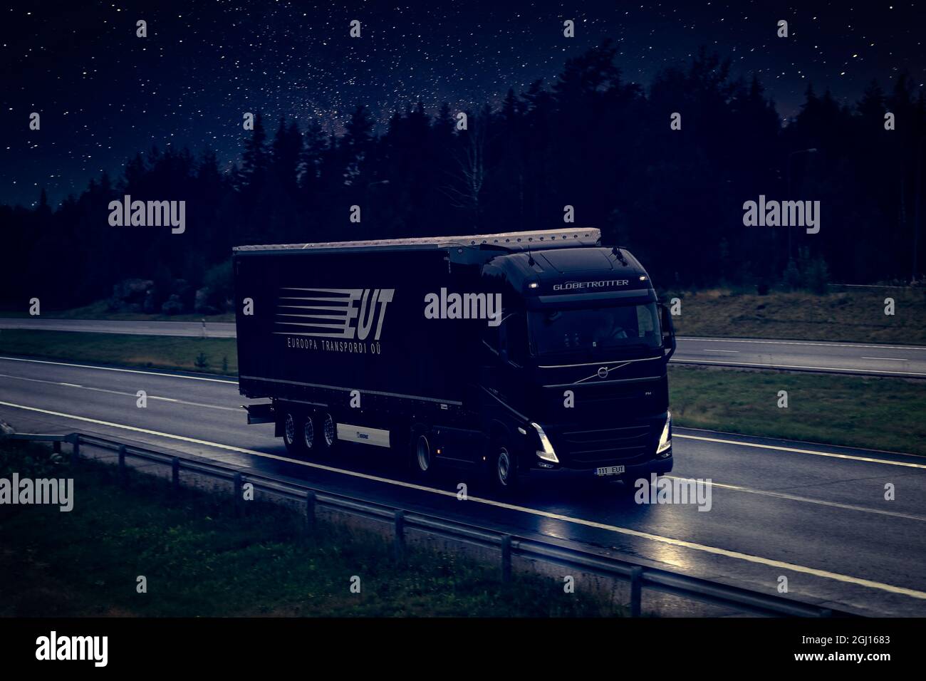 Semi Truck Night Hi Res Stock Photography And Images Alamy