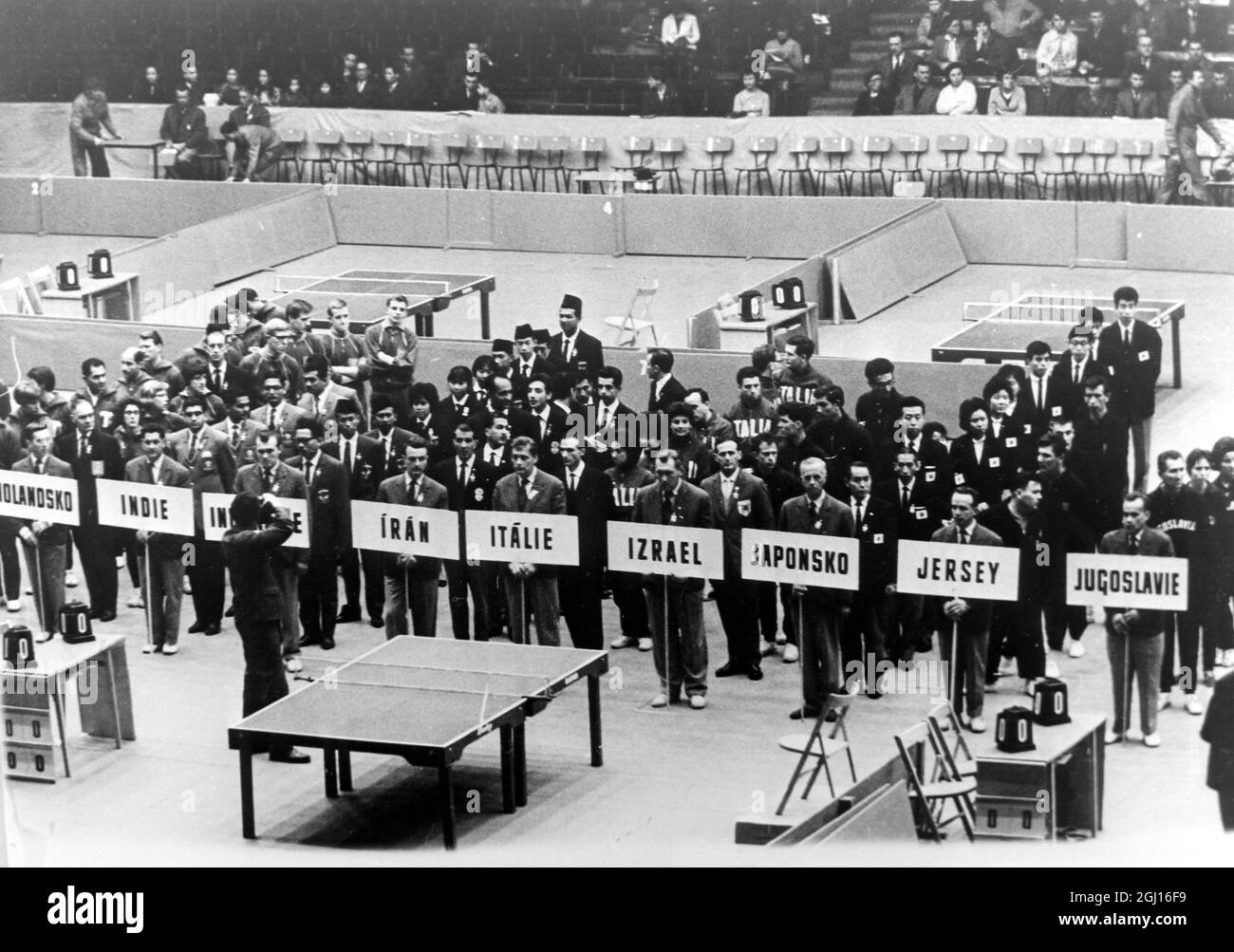 TABLE TENNIS VIEW TEAMS - WORLD TENNIS CHAMPIONSHIPS IN PRAGUE ; 9 APRIL 1963 Stock Photo