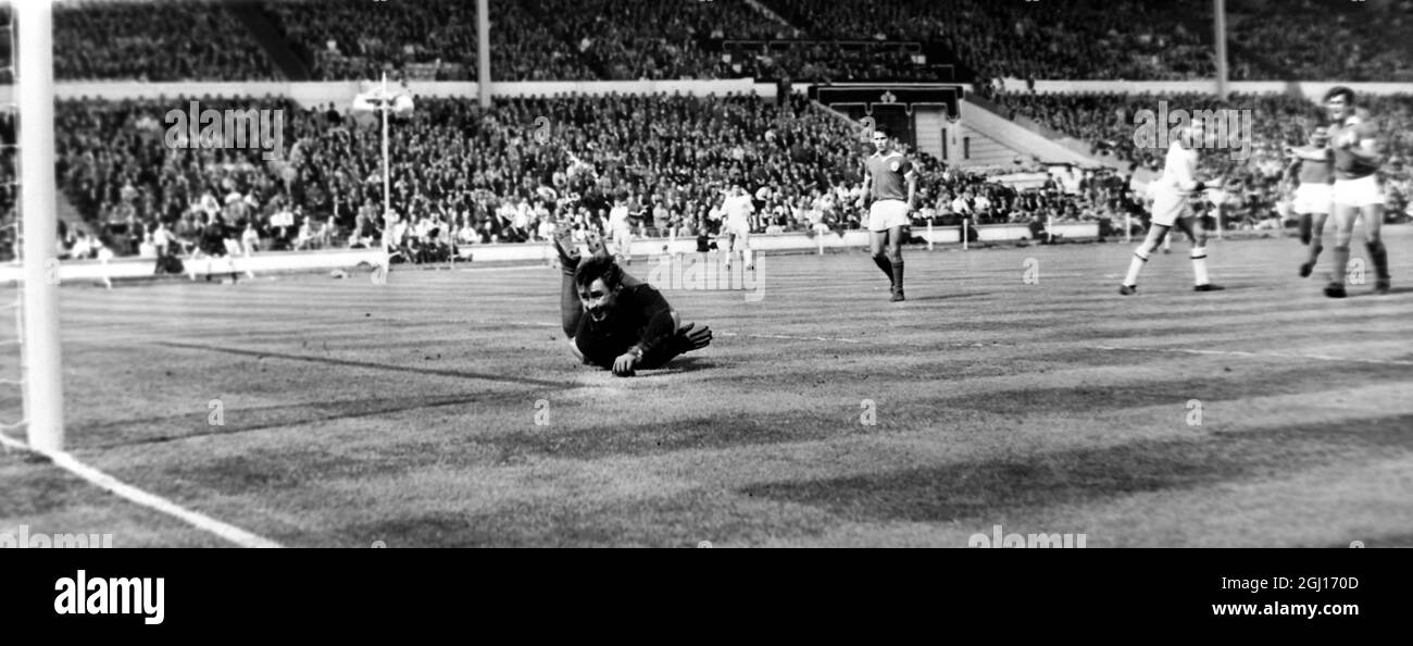EUROPEAN FOOTBALL CUP FINAL AT WEMBLEY STADIUM BENFICA LISBON AND