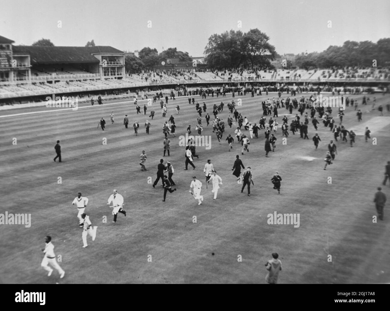 ENGLAND V WEST INDIES SCORE IS DRAW AT LORDS CRICKET GOUNDS IN LONDON; 26 JUNE 1963 Stock Photo