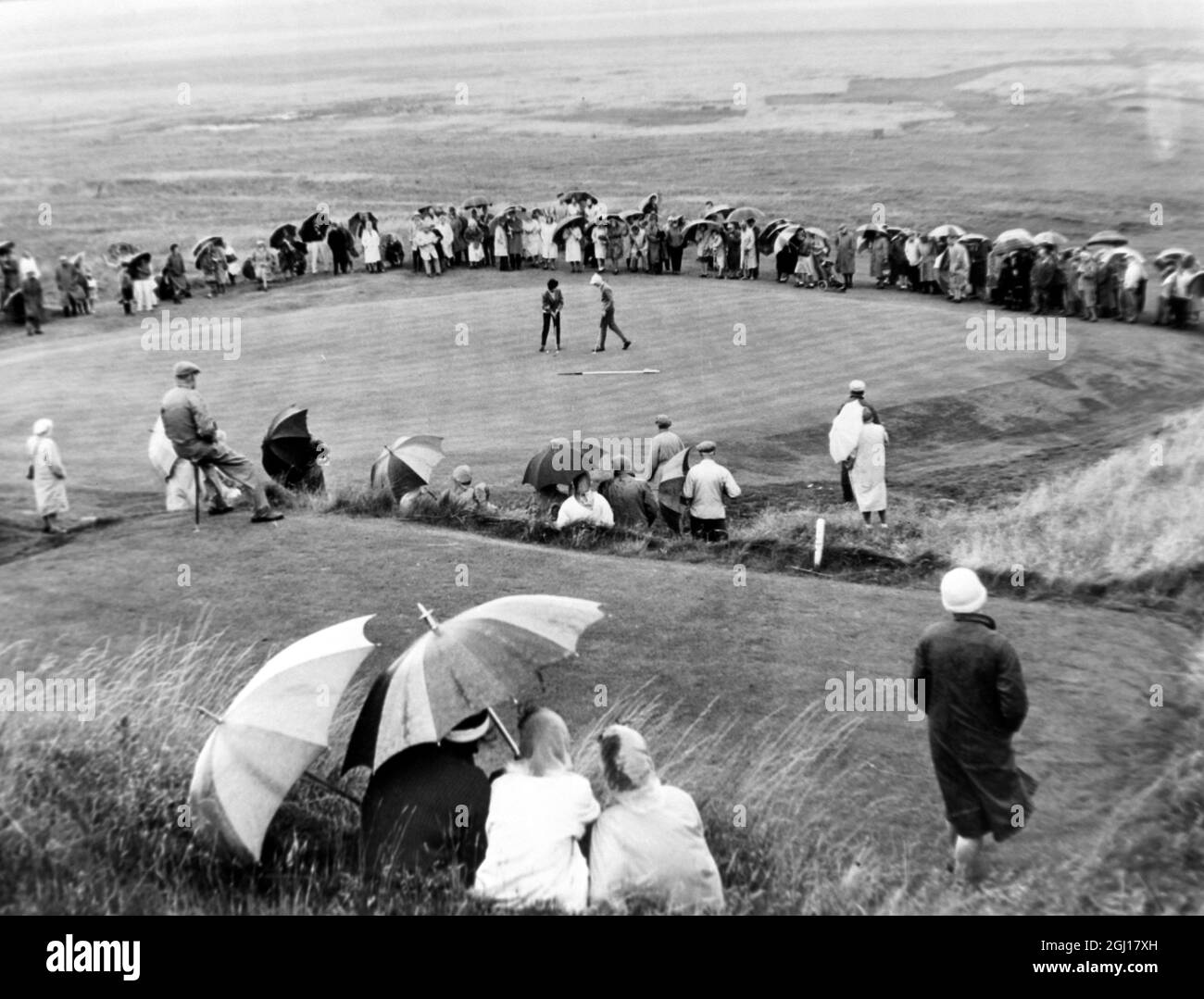 GOLF GIRLS CHAMPIONSHIPS - DINAH OXLEY AND BARBARA WHITEHEAD WIN TROPHY IN SCOTLAND ; 31 AUGUST 1963 Stock Photo