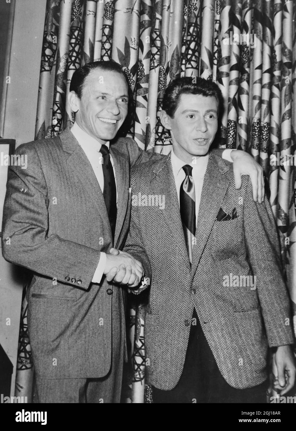 FRANK SINATRA WITH EDDIE FISHER IN HOLLYWOOD ; 8 NOVEMBER 1963 Stock Photo