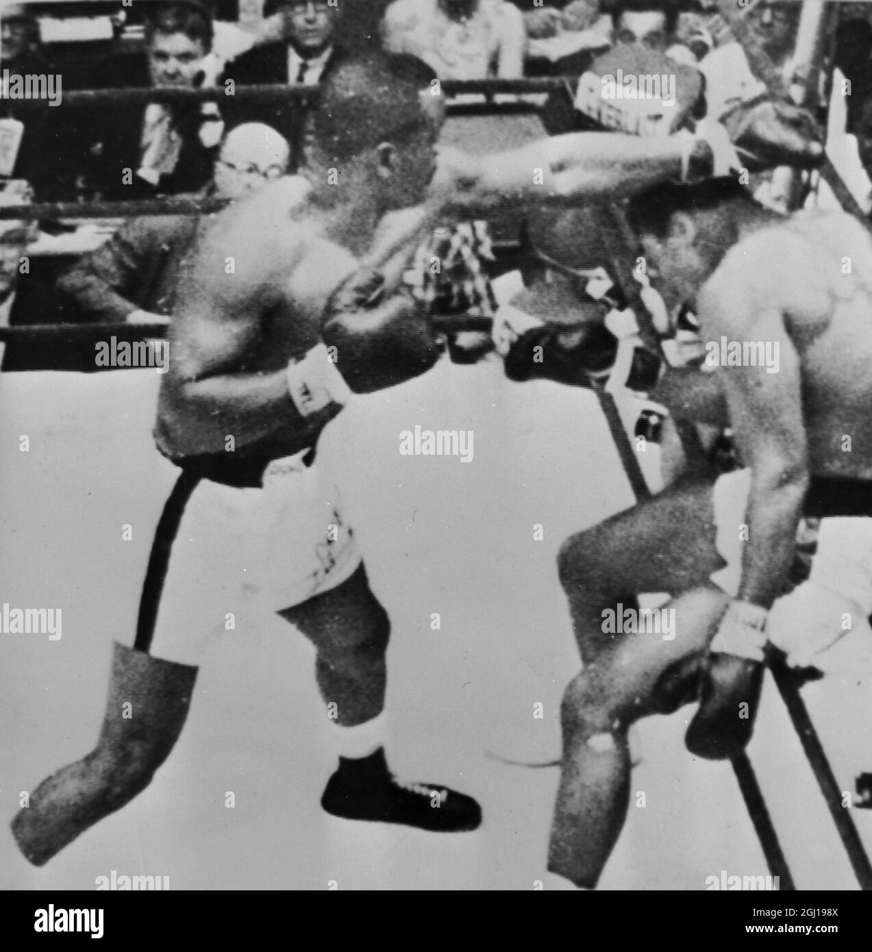 WORLD HEAVYWEIGHT BOXING CHAMPION SONNY LISTON WITH AMERICAN BOXING