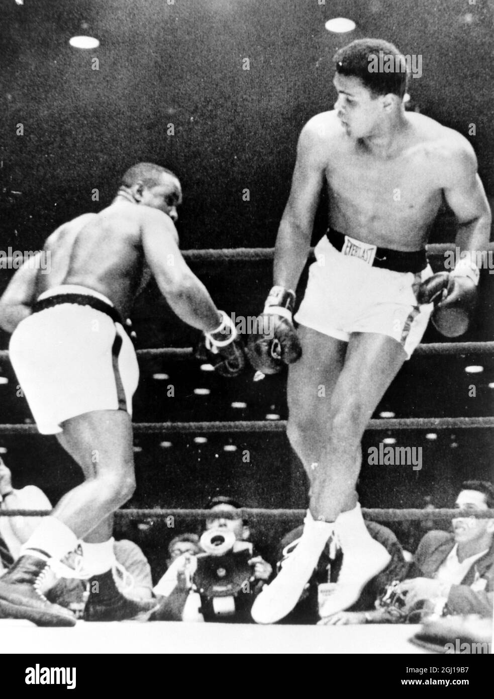 WORLD HEAVYWEIGHT BOXING CHAMPION SONNY LISTON WITH AMERICAN BOXING