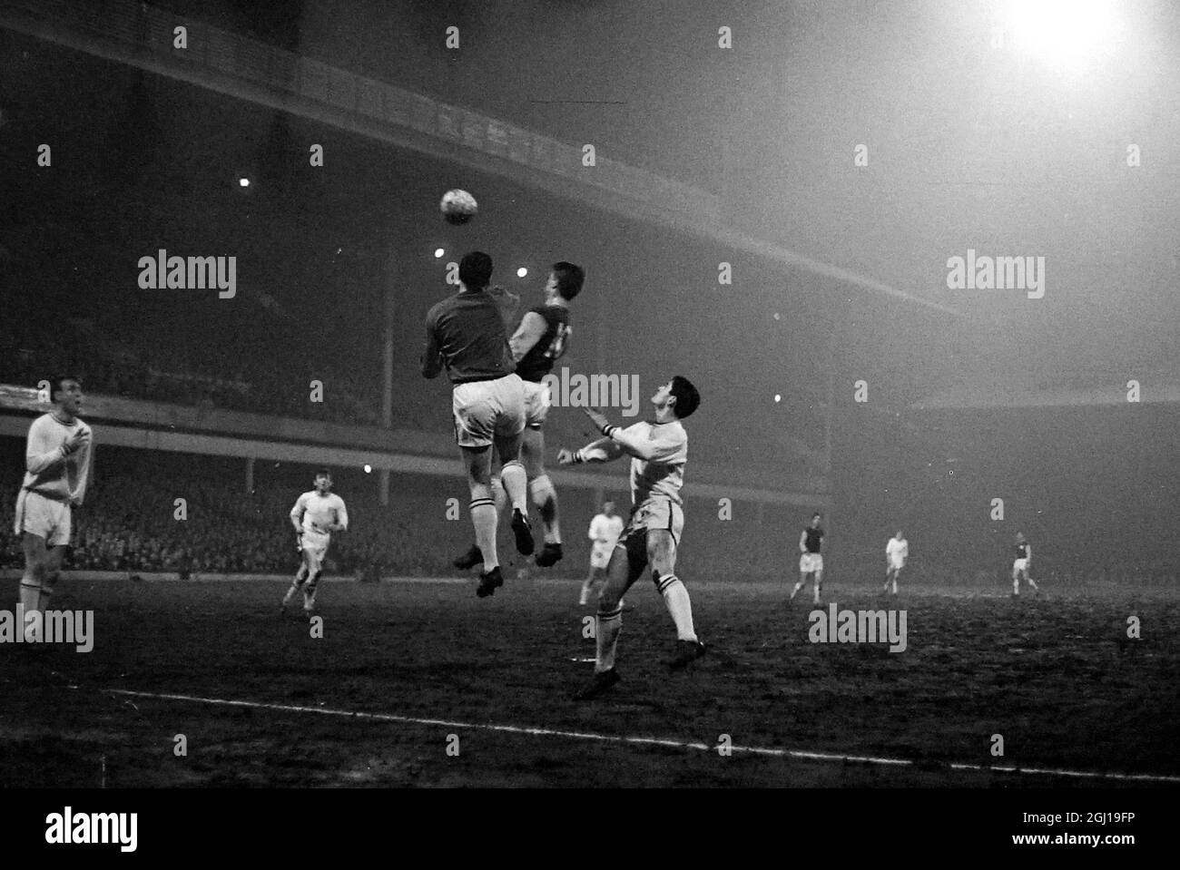 GORDON BANKS AND GEOFF HURST OF WEST HAM FOOTBALL CLUB IN ACTION - ; 23 MARCH 1964 Stock Photo