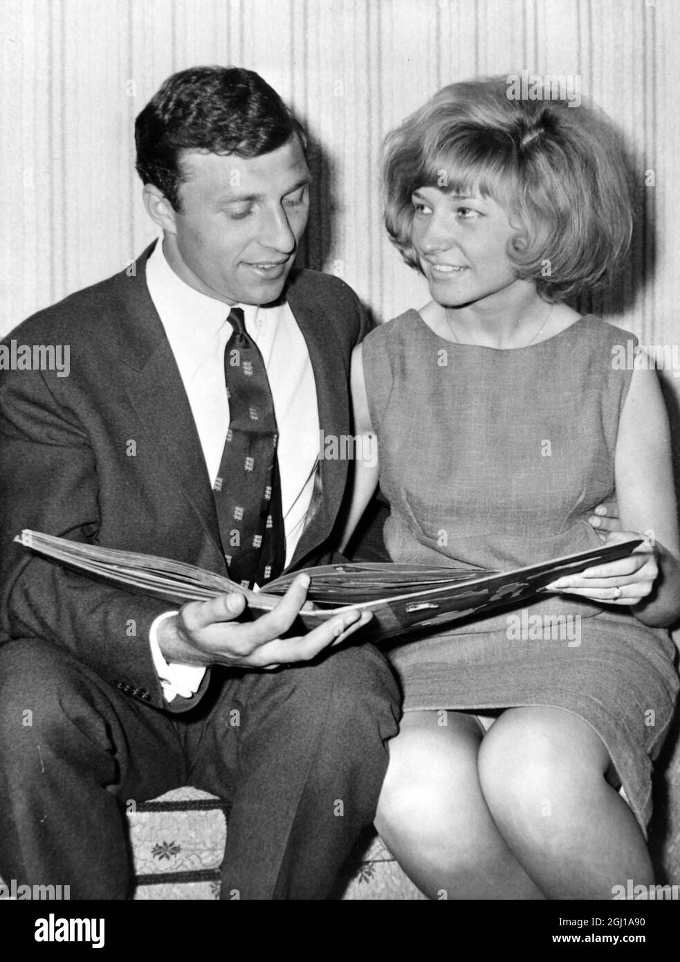 MIKE BAILEY CAPTAIN OF CHARLTON ATHLETIC FOOTBALL CLUB WITH FIANCEE BARBARA MUSTIN IN GREAT YARMOUTH - ; 25 MAY 1964 Stock Photo