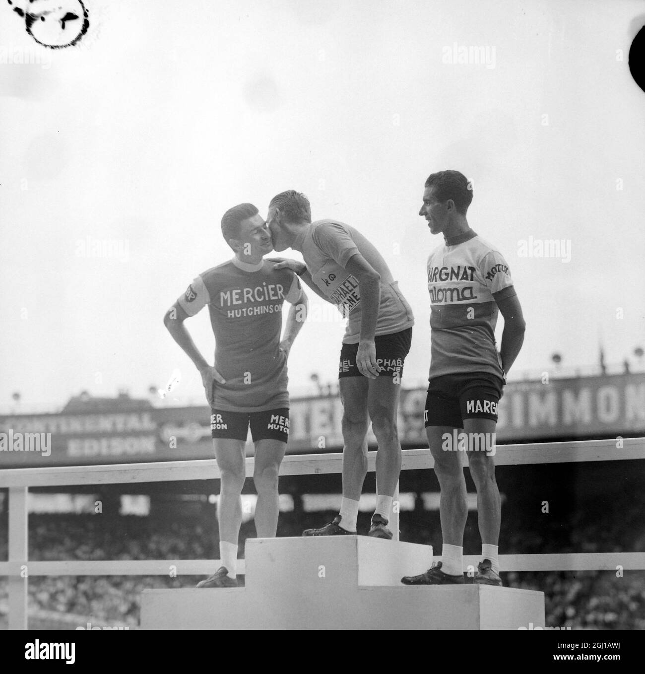 CYCLING TOUR DE FRANCE JACQUES ANQUETIL WINS WITH RAYMOND POULIDOR 2ND IN PARIS ; 15 JULY 1964 Stock Photo