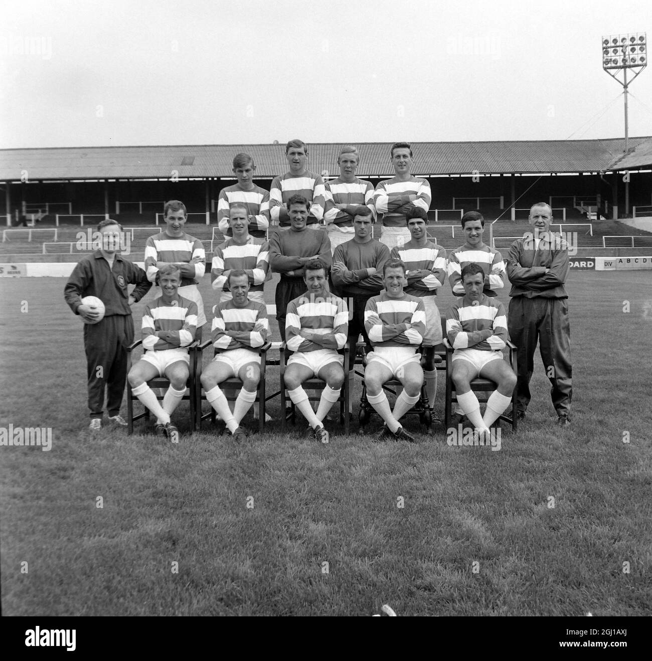 FOOTBALLERS OF QUEENS PARK RANGERS FC FOOTBALL CLUB IN LONDON ; 21 JULY 1964 Stock Photo