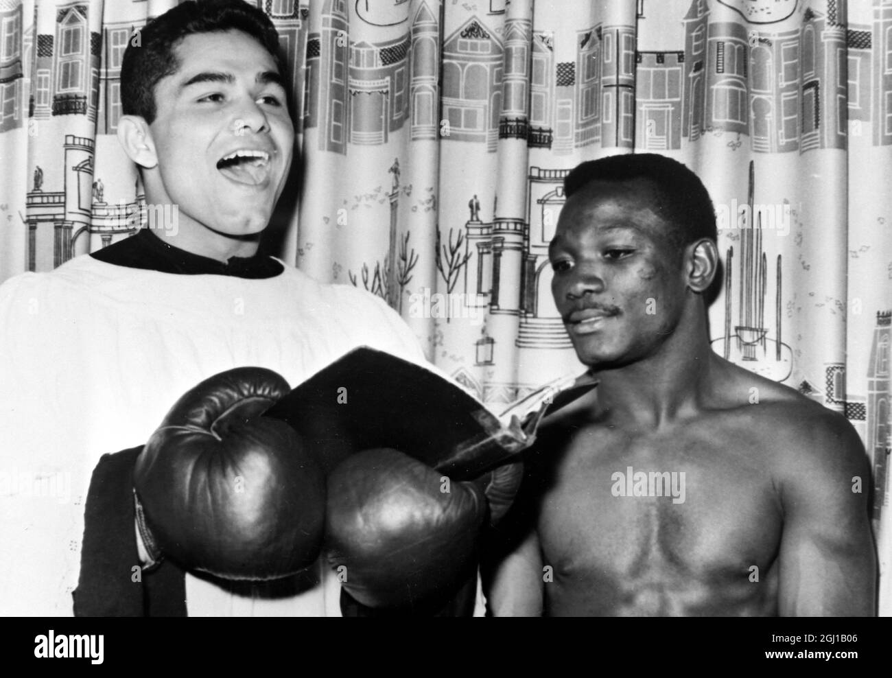 BOXING GABE TERRONEZ AND JOSE STABLE IN NEW YORK - ; 22 JULY 1964 Stock Photo