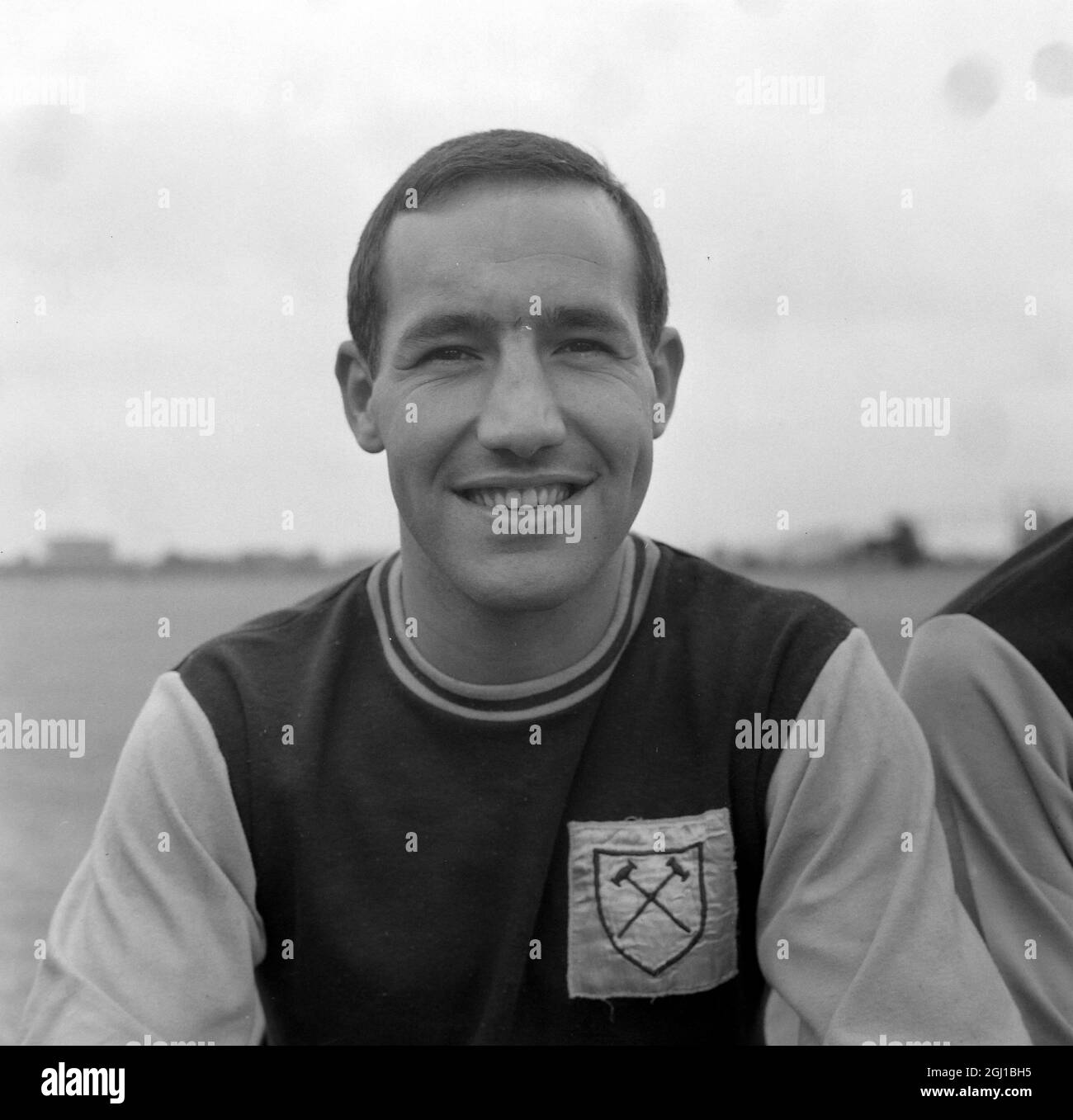EDDIE BOVINGTON - PORTRAIT OF FOOTBALLER OF WEST HAM UNITED FC FOOTBALL CLUB TEAM IN LONDON ; 19 AUGUST 1964 Stock Photo
