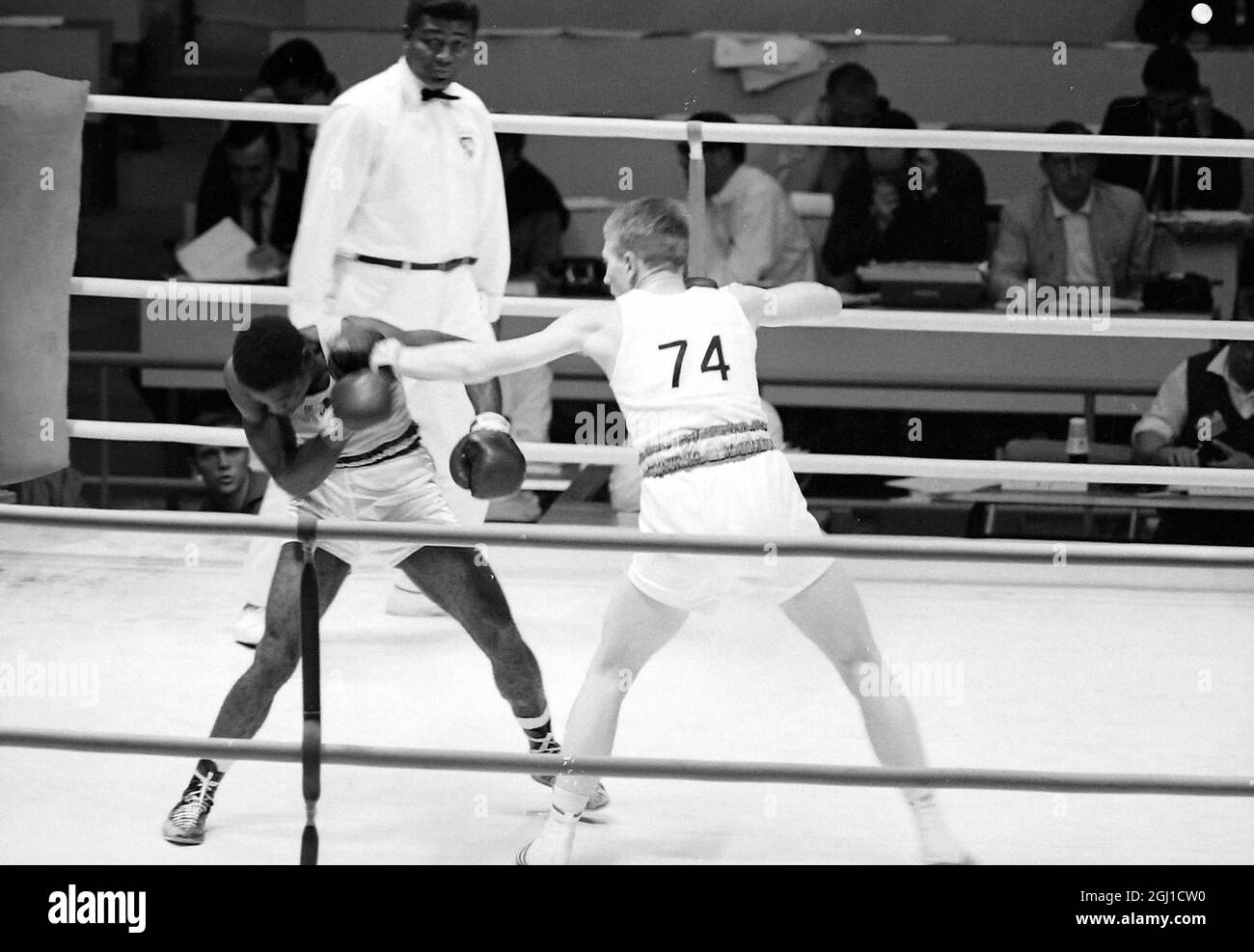 OLYMPICS, OLYMPIC SPORT GAMES - THE XVIII 18TH OLYMPIAD IN TOKYO, JAPAN -  BOXING H E PEDERSON WINS WITH B HEI TOH /  ;  13 OCTOBER 1964 Stock Photo