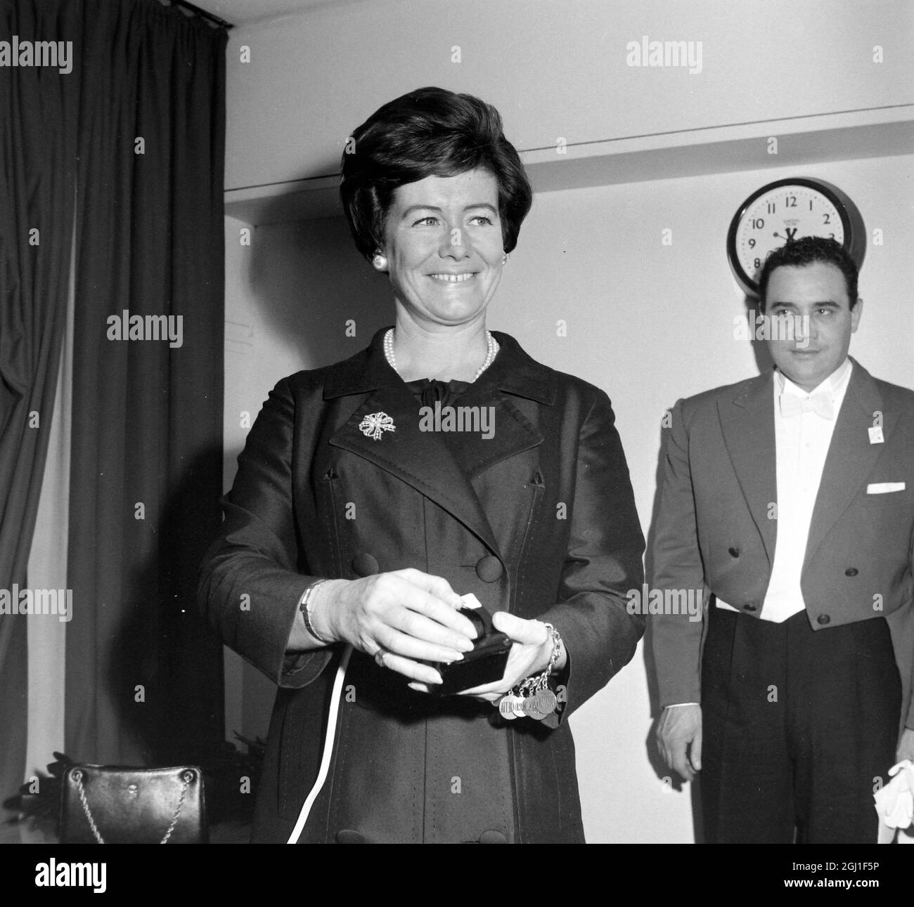 HER GRACE THE DUCHESS OF BEDFORD IN LONDON ; 26 NOVEMBER 1964 Stock