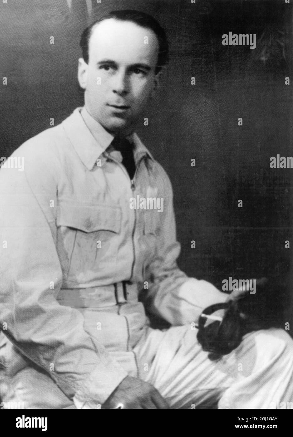 Robert Marshall Cowell in racing driver overalls . This prominent war time fighter pilot would later go on to change sex and his name to Roberta Elizabeth Cowell . 6 March 1954 Stock Photo