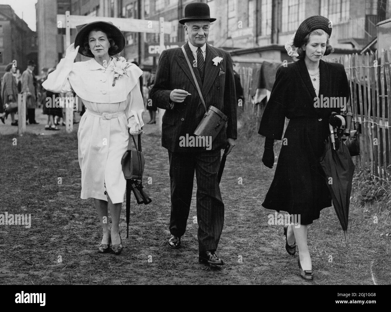 Racing at Epsom Derby Day left to right Mrs John Dewar , Mr J Dewar owner of the racehorse Tudor Minstrel and The Hon Mrs Astor 7 June 1947 Stock Photo