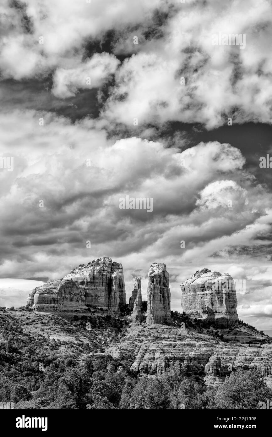 Mountain landscape in arizona Black and White Stock Photos & Images - Alamy