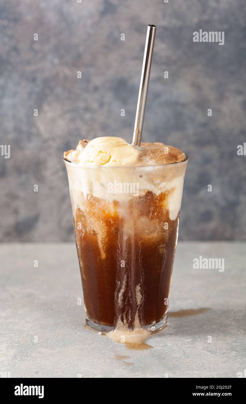 american ice cream float with cola Stock Photo Alamy