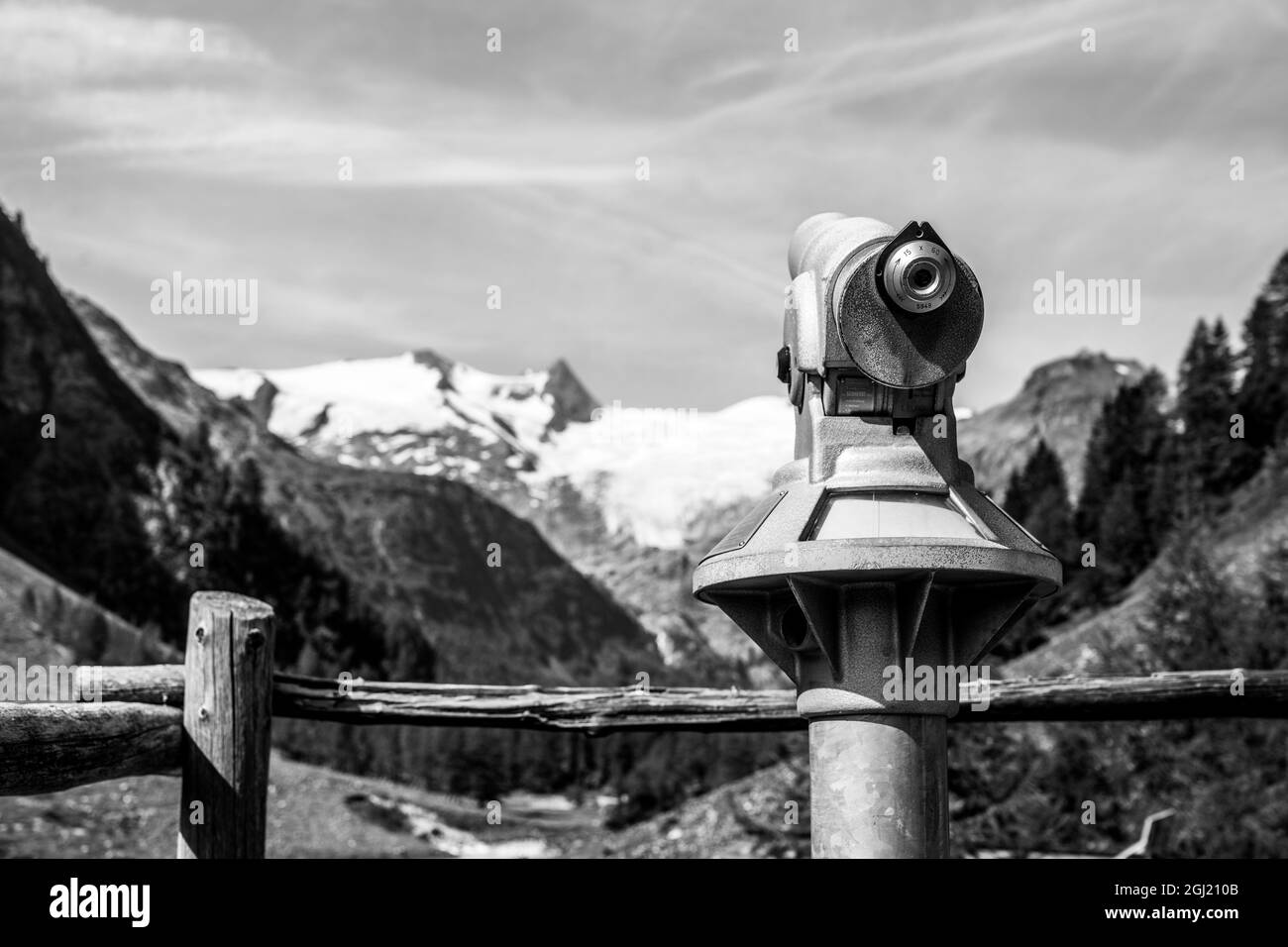 Viewing telescope Black and White Stock Photos & Images - Alamy