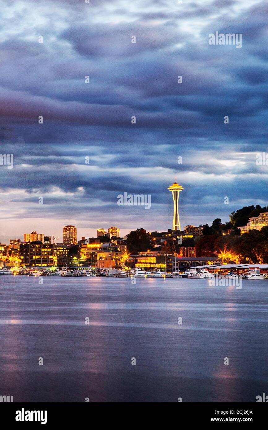 Glow light color lake lake hi-res stock photography and images - Alamy
