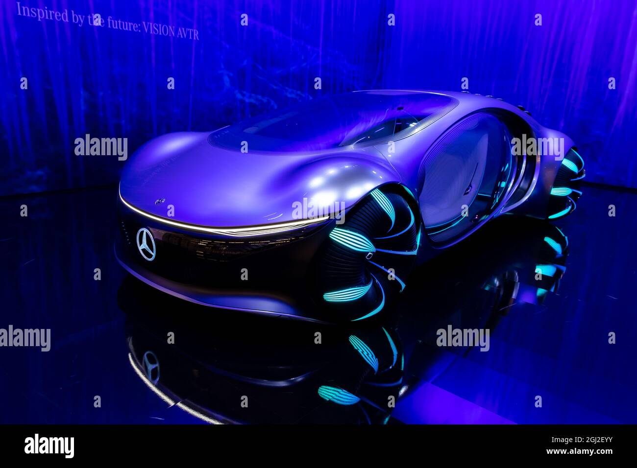MercedesBenz Vision AVTR intuitive smart concept car, reading your