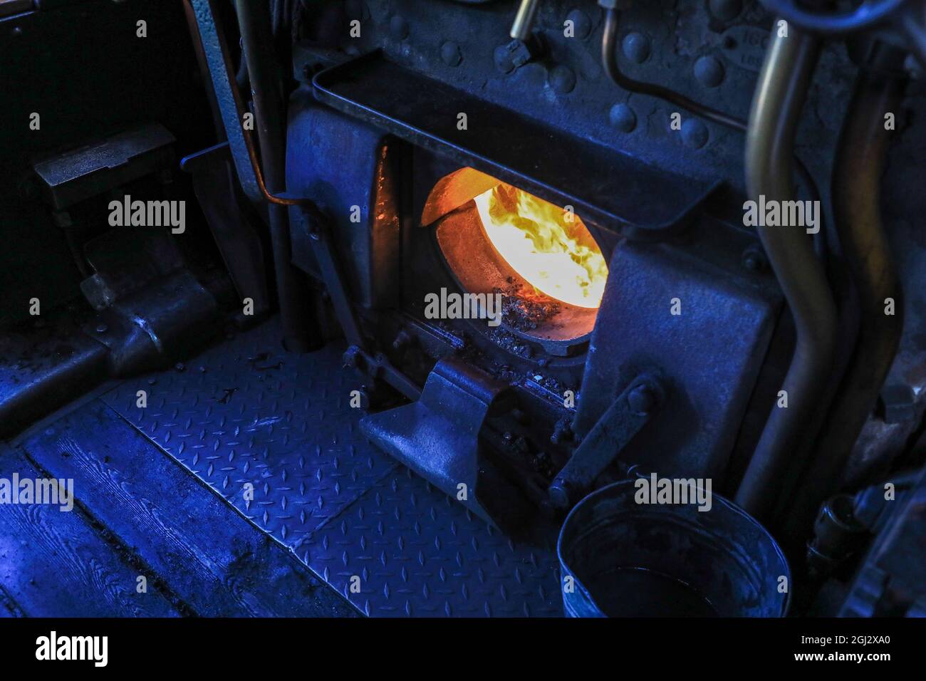 The footplate and fire box of a LMS CLASS 3F (JINTY) 0-6-0T No.47406 on the Great Central Railway, Leicestershire, England, UK Stock Photo