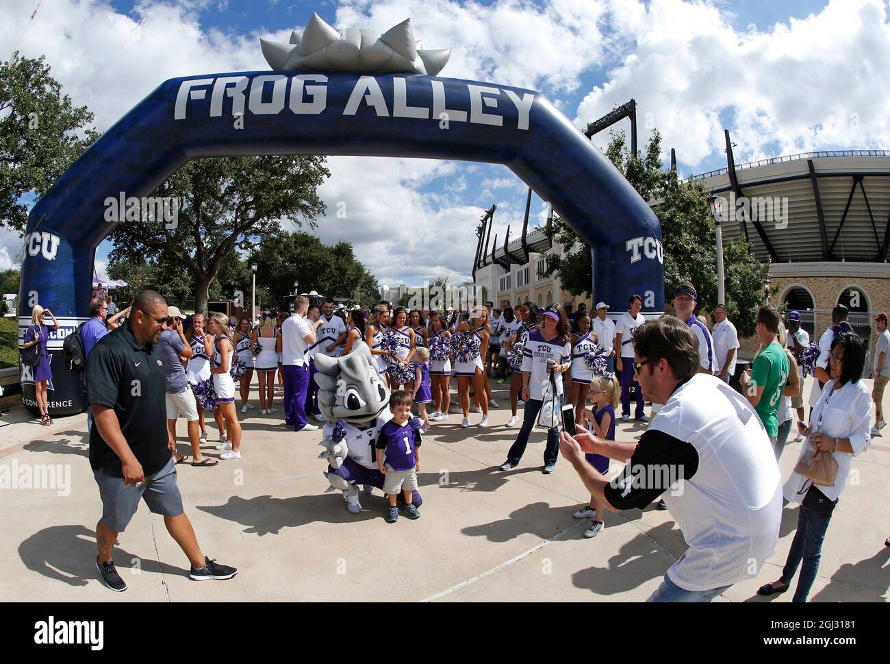 Fort Worth, USA. 10th Sep, 2016. Fans in Frog Alley get their photos made with Super Frog as Texas Christian plays host to Arkansas at Amon G. Carter Stadium in Fort Worth, Texas, on Saturday, September 10, 2016. (Photo by Paul Moseley/Fort Worth Star-Telegram/TNS/Sipa USA) Credit: Sipa USA/Alamy Live News Stock Photo