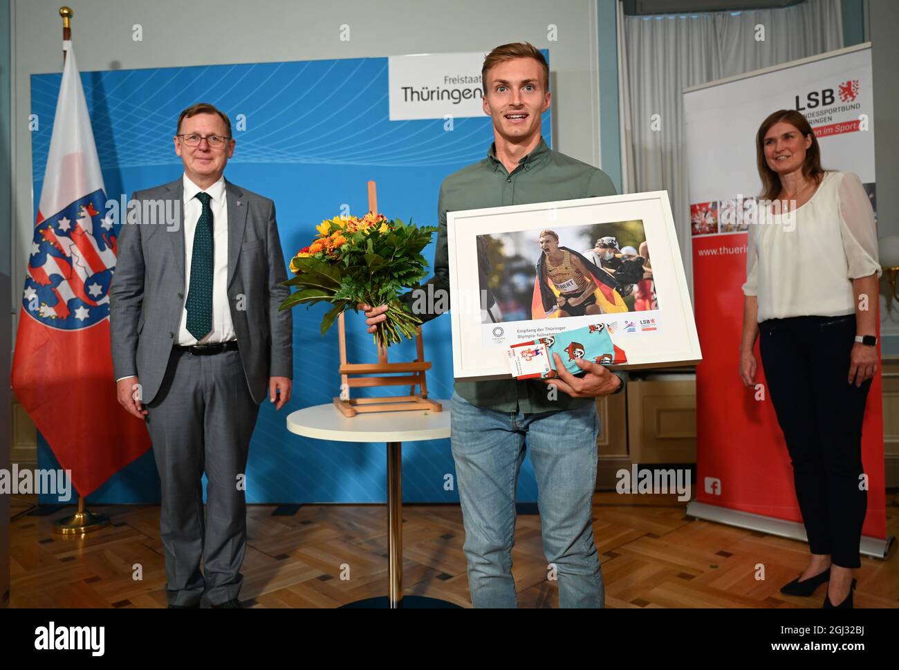 Erfurt, Germany. 08th Sep, 2021. Bodo Ramelow (l-r, Die Linke), Prime Minister of Thuringia, Jonathan Hilbert, silver medallist in the 50km walk, and Silke Kraushaar-Pielach, Vice President of the Thuringian Sports Federation, stand together at the Prime Minister's reception for the Thuringian Olympians and Paralympians at this year's Olympic Games in Tokyo. Credit: Martin Schutt/dpa-Zentralbild/dpa/Alamy Live News Stock Photo