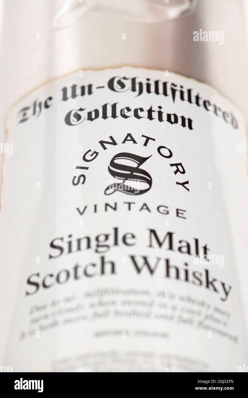 box of SIGNATORY VINTAGE single malt scotch whisky Stock Photo - Alamy