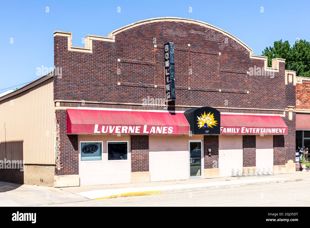 LUVERNE, MN, USA-21 AUGUST 2021: Luverne Lanes Family Entertainment, a bowling alley.  Building and signs with logo. Stock Photo