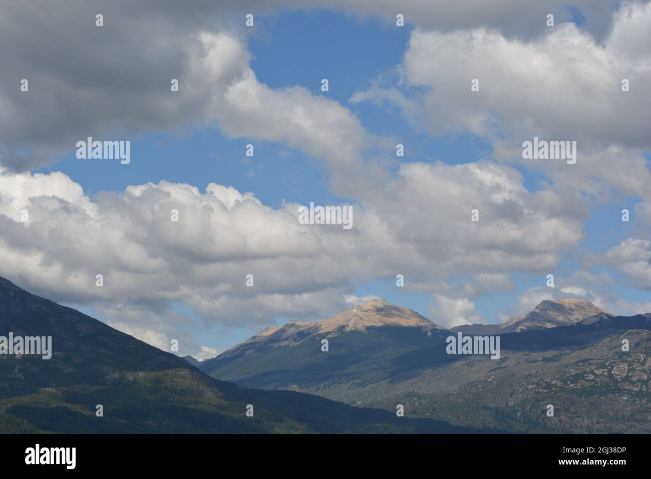 View rugged sunlit mountains hi-res stock photography and images - Alamy