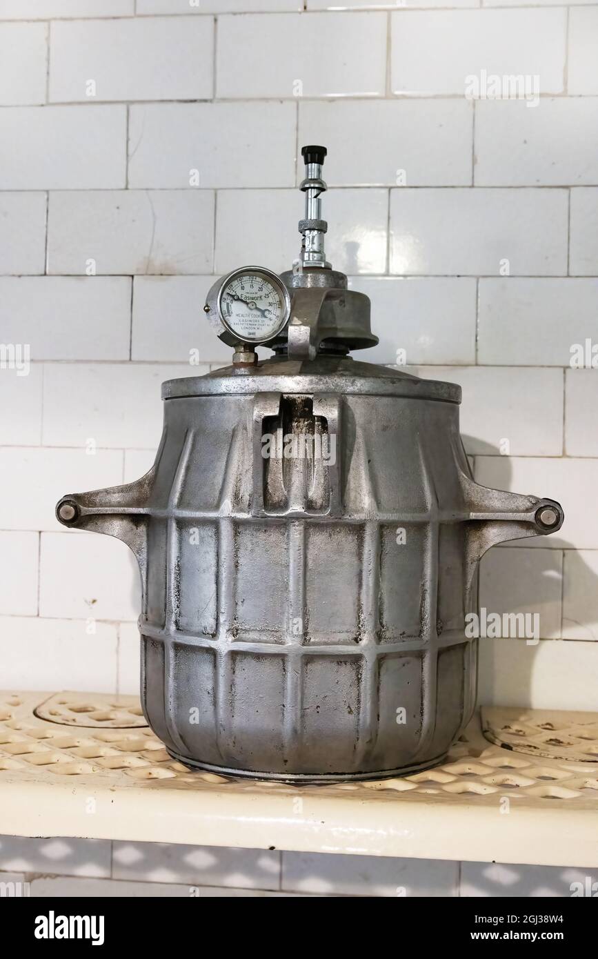 A vintage Easiwork Health pressure cooker dating from the 1930s-1950s, used in cooking and cookery in the early 20th century; UK Stock Photo