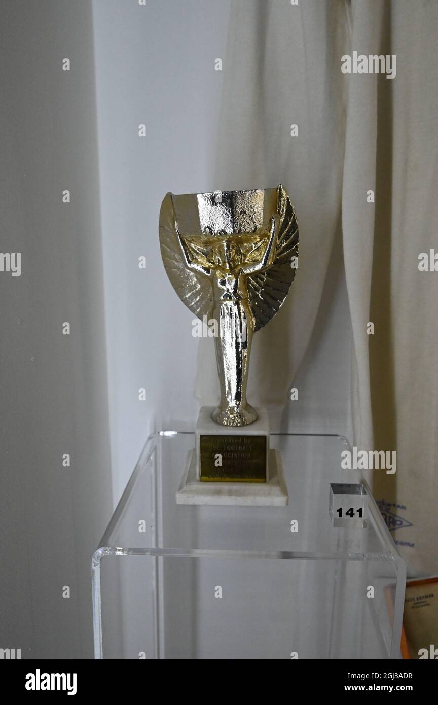 1966 world cup trophy hires stock photography and images Alamy