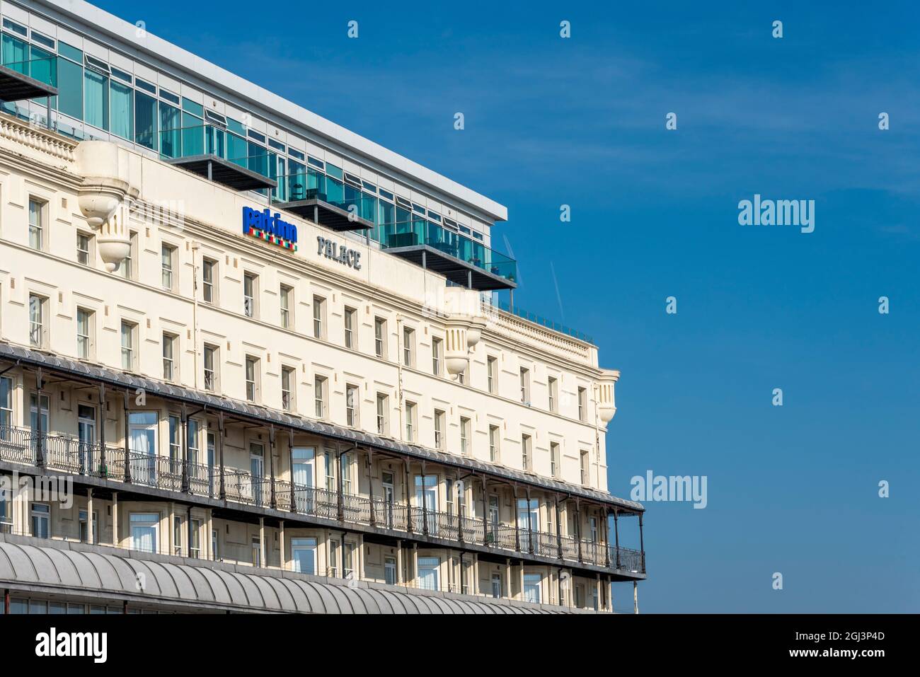 Park Inn, Radisson Palace Hotel in Southend on Sea, Essex, UK, in bright sunny weather. Historic cliff top accommodation. Blue sky Stock Photo