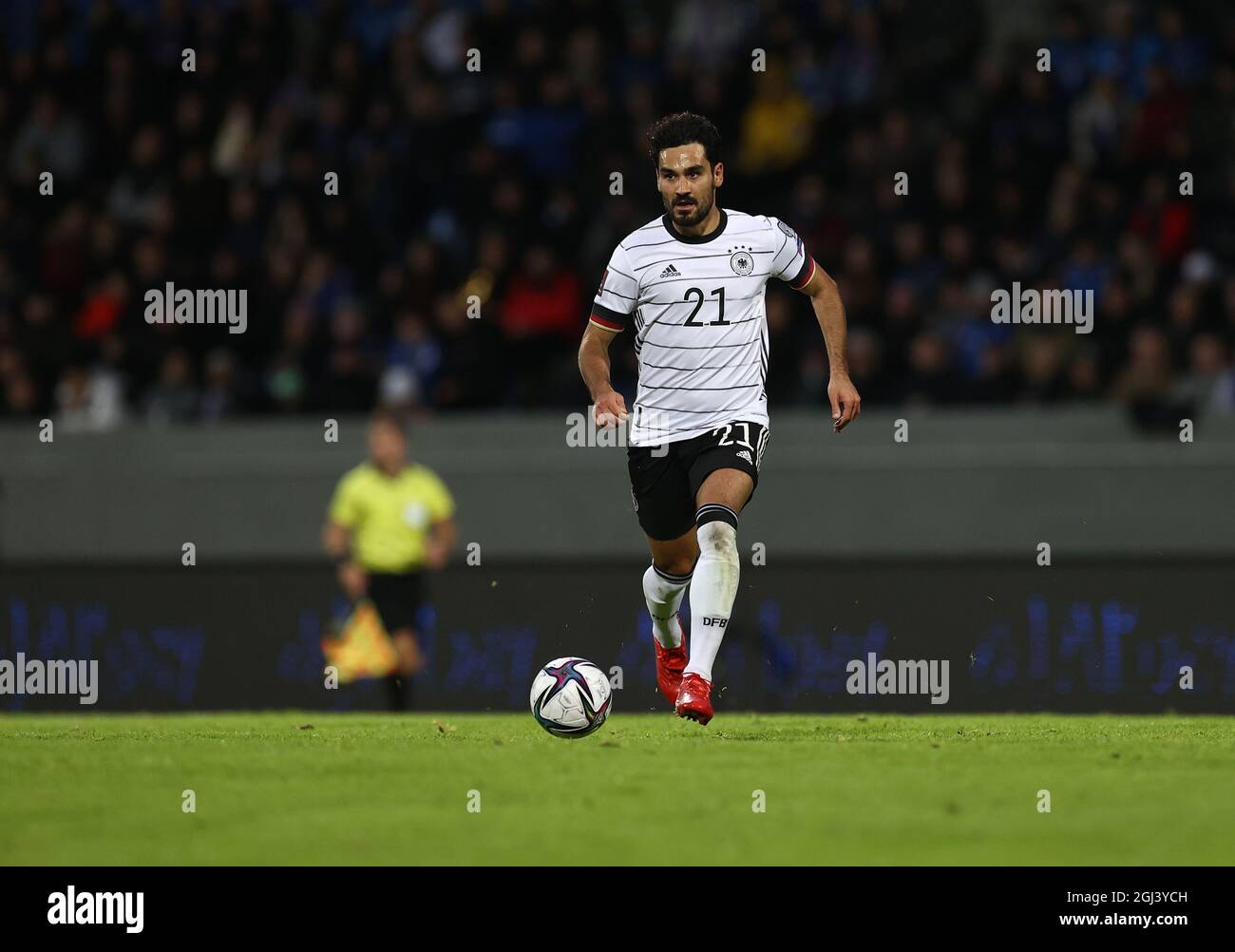 Reykjavik, Iceland. 08th Sep, 2021. Football: World Cup qualifying, Iceland - Germany, Group stage, Group J, Matchday 6 at Laugardalsvöllur stadium. ·lkay Gündo·an drives the ball. Credit: Christian Charisius/dpa/Alamy Live News Stock Photo
