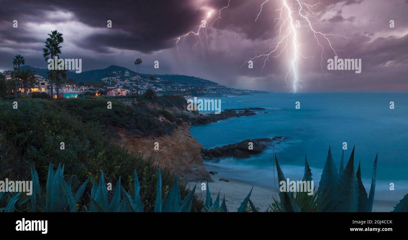 Lightning flashes over a cliff overlooking the ocean in Laguna Beach ...