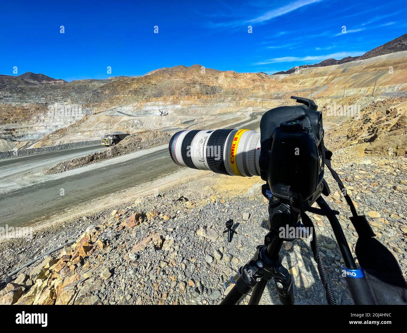 Canon 6D MarkII camera on Benro tripod and canon 70 200 mm lens. landscape  photography, industry photography, time lapse, temporalize,, Camara Canon 6  Stock Photo - Alamy