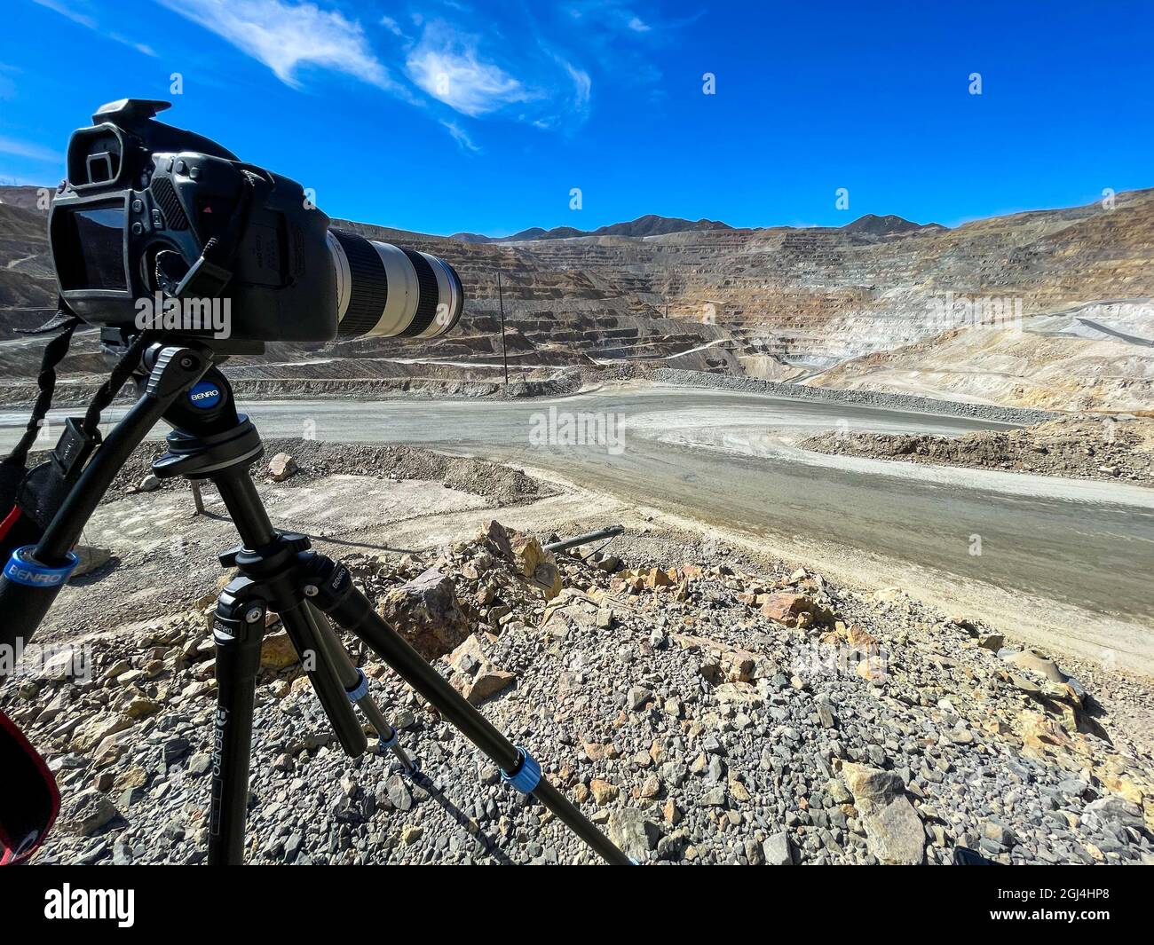 Canon 6D MarkII camera on Benro tripod and canon 70 200 mm lens. landscape  photography, industry photography, time lapse, temporalize,, Camara Canon 6  Stock Photo - Alamy