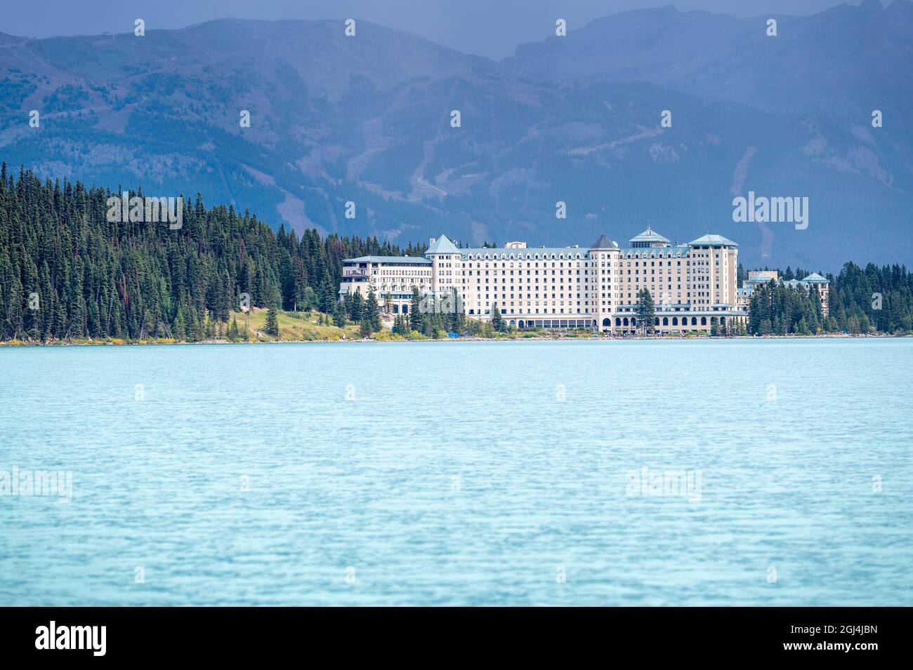 Fairmont Chateau lake Louise Hotel with Lake Louise in foreground Banff ...