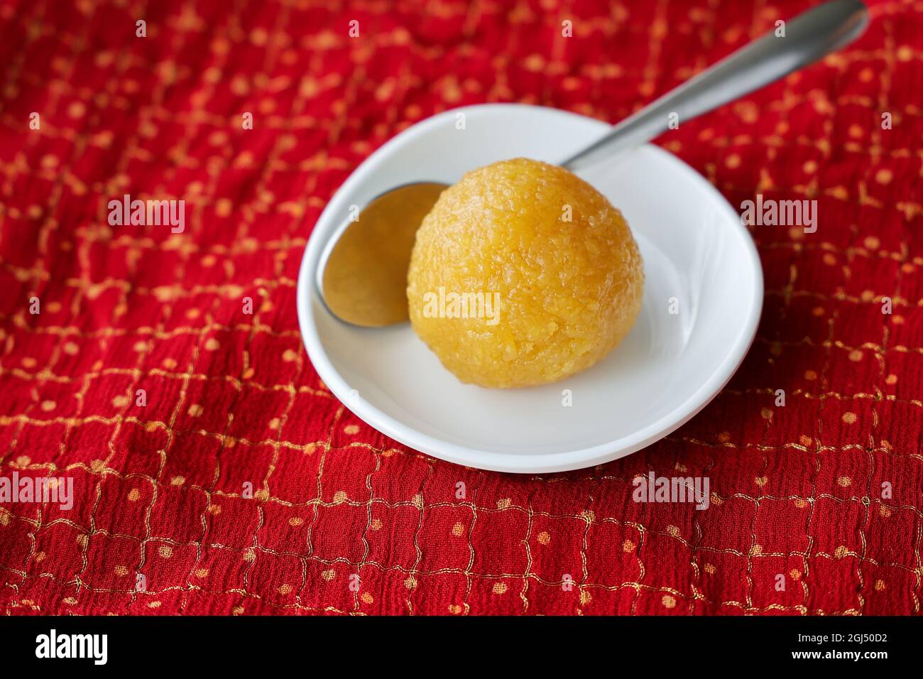 Motichoor Ladoo Rava Laddu, Kesar laddu Semolina Indian sweet dish mithai Diwali Dussehra Holi Ram Navmi Ganesh chaturthi Durga Pooja festival dessert Stock Photo