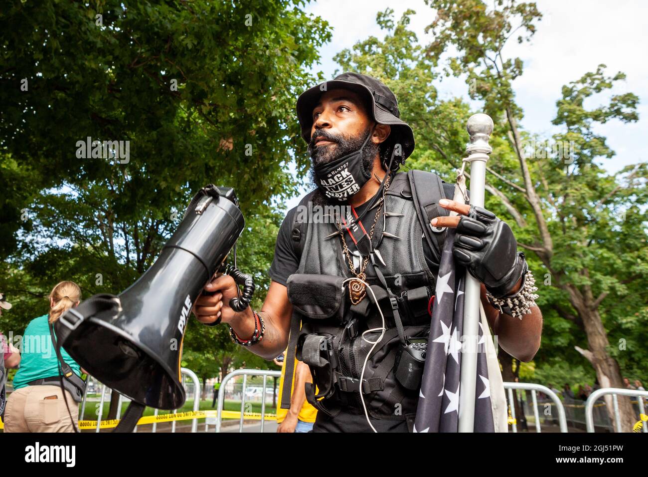 Richmond, VA, USA, 8 September, 2021.  Pictured: Japhari Jones, an activist in Richmond, stands outside the barricades after being escorted out of the protected area by Virginia state police immediately following removal of the statue of Confederate general Robert E. Lee from Monument Avenue.  The Virginia supreme court ruled last week that the six-story monument could be removed.  It has yet to be determined whether the pedestal covered in anti-racism graffiti will be removed given its prominent role in the 2020 anti-racism uprising in Richmond.  Credit: Allison Bailey / Alamy Live News Stock Photo