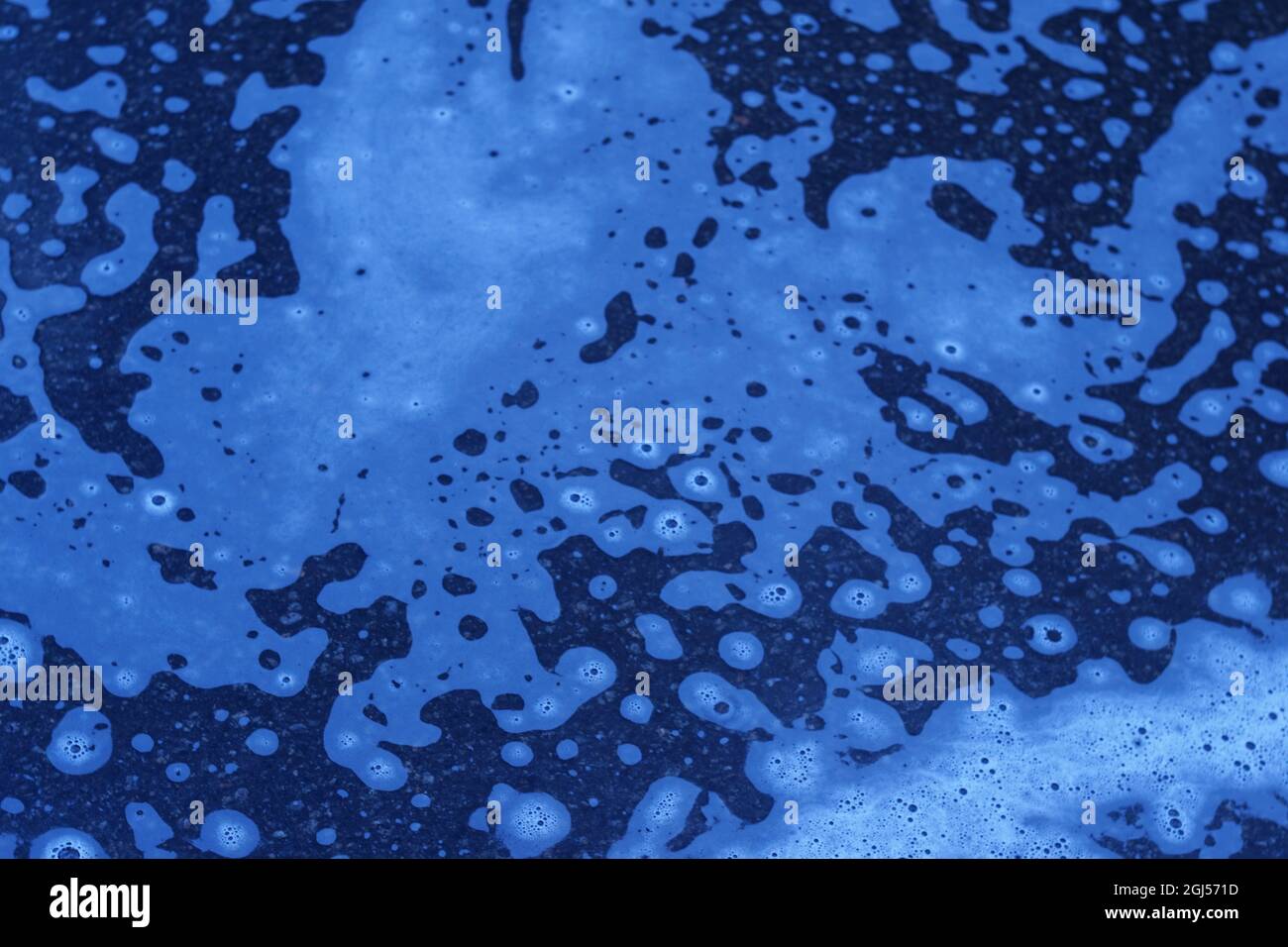 pattern of bubbles on surface of water Stock Photo - Alamy