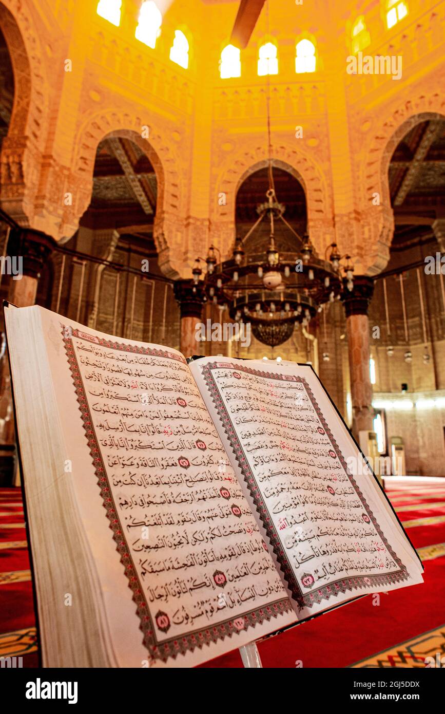 Egypt, Nile Delta, Alexandria, Al Muvsi Abu El Abbas (Sunni), interior, dome in ceiling, (qubba), Kuran (Koran) Stock Photo