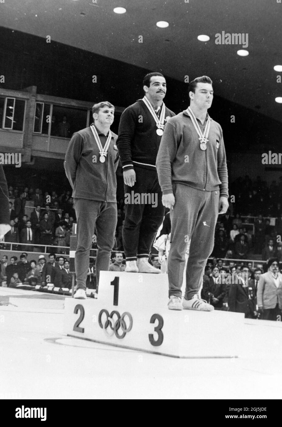 OLYMPICS, OLYMPIC SPORT GAMES - THE XVIII 18TH OLYMPIAD IN TOKYO, JAPAN - MEDAL PODIUM PRESENTATION OLYMPICS WRESTLING ALEXANDROV SVENSSON AND KIEHL PODIUM ; 21 OCTOBER 1964 Stock Photo