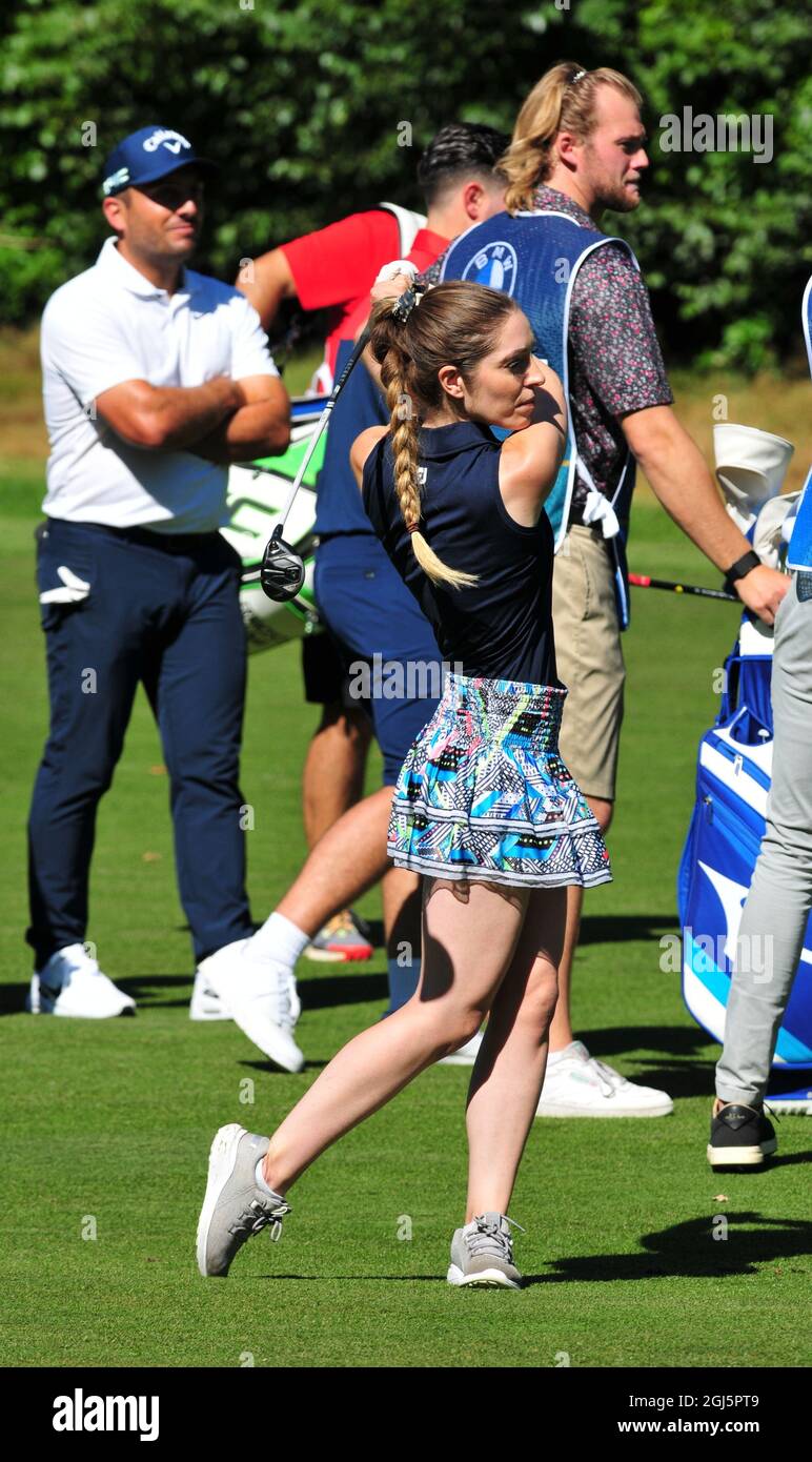 The Jazzy Golfer playing golf Stock Photo - Alamy